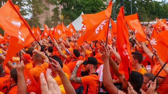 Fans in Leipzig vor dem Spiel Niederlande-Frankreich