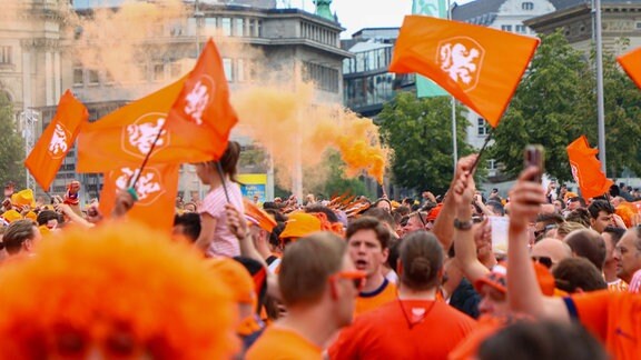 Fans in Leipzig vor dem Spiel Niederlande-Frankreich