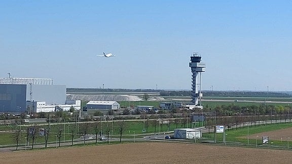 A380 übt Touch-and-Go am Flughafen Leipzig/Halle