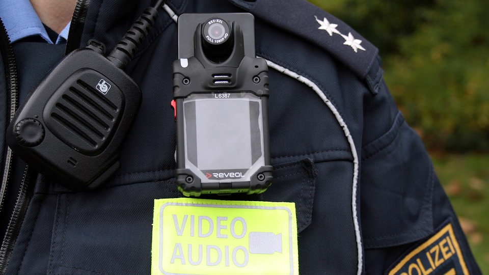 Leichte Sprache Die Polizei in Thüringen darf jetzt manche Einsätze mit BodyCams filmen MDR.DE