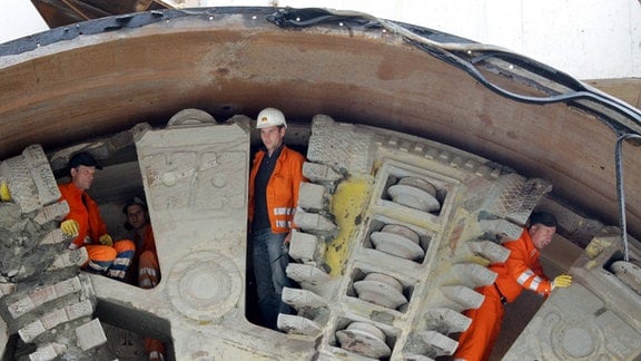 Arbeiter am Tunnelbohrer der Baustelle - City-Tunnel Leipzig