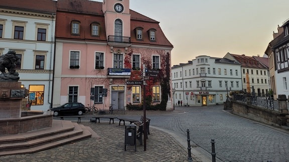 Außenansicht Stadtbibliothek Wurzen im Herbst