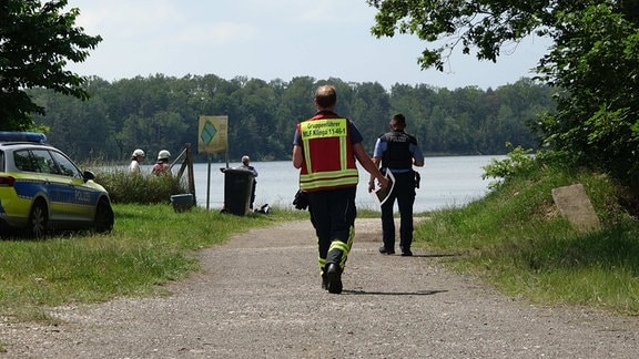 Am Samstag dem 01.06.2024 wurde die Feuerwehr Naunhof gegen 13:00Uhr an den Moritzsee alarmiert. Dort war eine Person seit 4 Stunden vermisst gemeldet. Die Feuerwehr suchte zusammen mit der Polizei mittels 3 Booten und 2 Drohnen nach der Person. Auch ein Rettungshubschrauber war vor Ort. Der Einsatz dauert aktuell an.