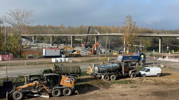 Abbruch der Straßenbrücke bei Großdeuben