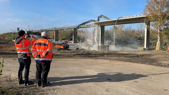 Abbruch der Straßenbrücke bei Großdeuben