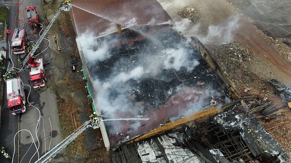 Brand Pelzfabrik Leipzig Naunhof - Drohnenaufnahme zeigt verbranntes Fabrikgelände
