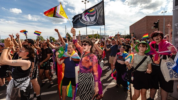 Tausende Menschen beim CSD in Leipzig