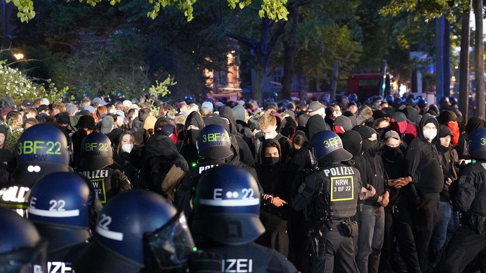 Minister spraw wewnętrznych Schuster widzi eskalację wśród protestujących