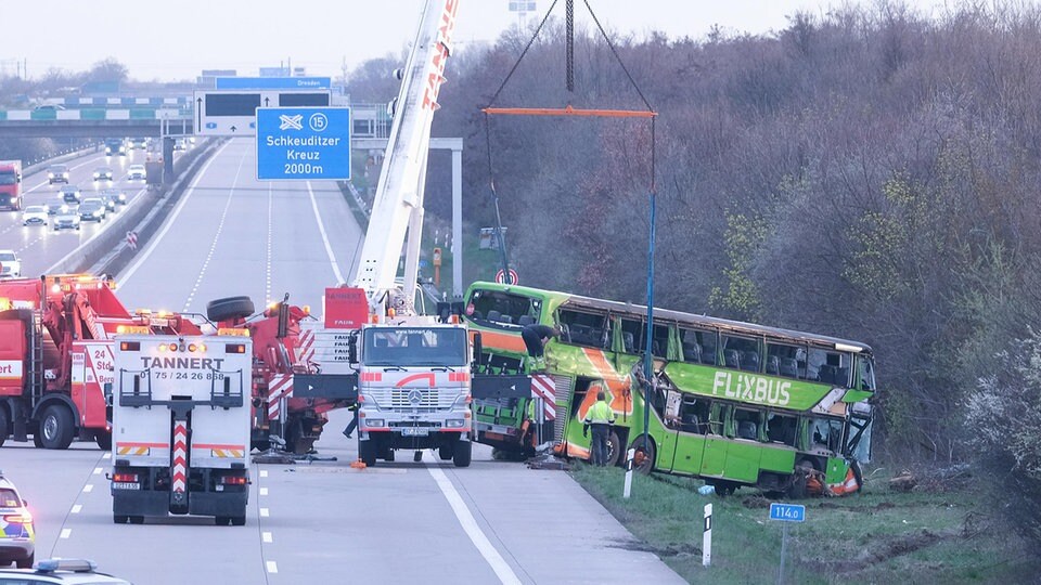 Vier Tote Bei Unfall Mit Reisebus Auf A9 Bei Leipzig | MDR.DE