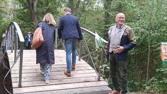 Leipzig-Grünau: Eröffnung der Bogenbrücke im Robert-Koch-Park