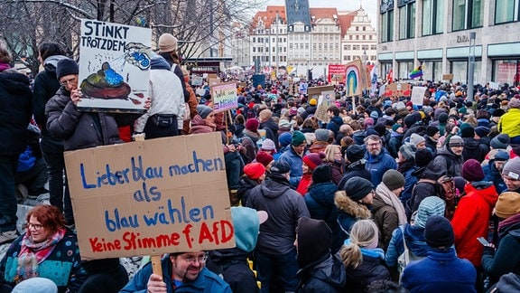 Demonstration gegen Rechtsextremismus unter dem Motto "Zusammen gegen Rechts", initiiert vom Aktionsnetzwerk "Leipzig nimmt Platz