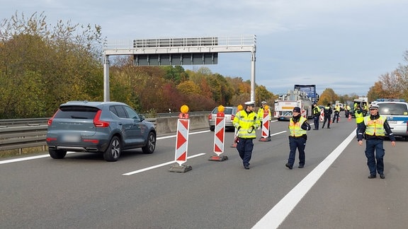 Polizei kontrolliert Autofahrende bei Leipzig
