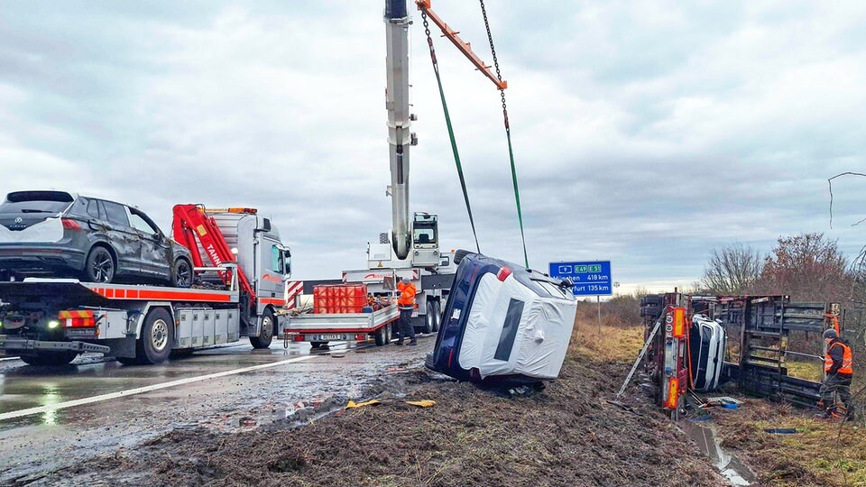 Aufräumarbeiten Abgeschlossen: A9 Nach Unfall Mit Lkw Am Schkeuditzer ...