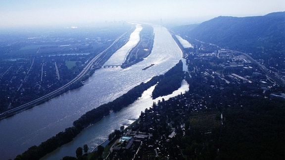 Luftaufnahme zeigt die Donau bei Nussdorf. 