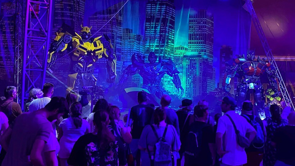 Hitze im Zelt "Transformers"Stahlriesen und Superhelden in Leipzig