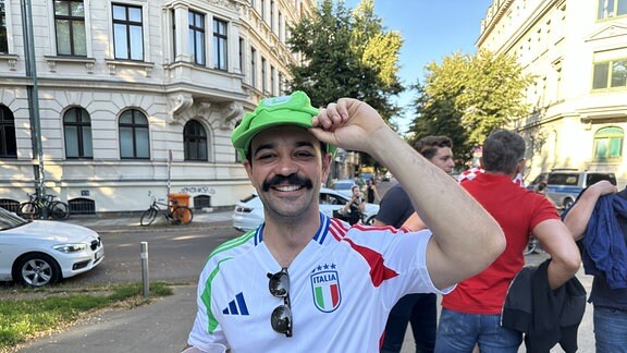 Italienischer Fußballfan in Leipzig.