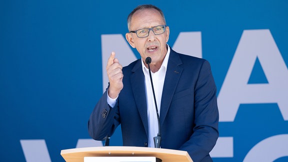 Jörg Urban, Vorsitzender der AfD in Sachsen, spricht auf einer Wahlkampfveranstaltung seiner Partei.