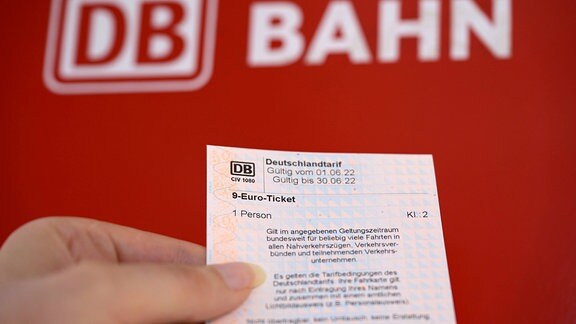 Analoges Neun Euro Papier-Ticket der Deutschen Bahn. 