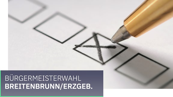 Wahl Gemeinde Breitenbrunn/Erzgeb. . Ein Kreuz wird mit einem Stift auf einem Zettel gesetzt.