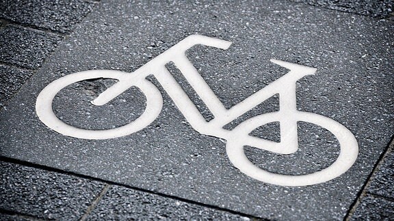 Fahrrad-Symbol auf einem Radweg