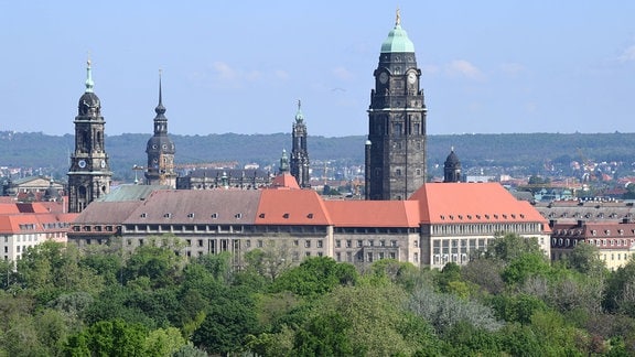 Dresdner tadtsilhouette mit Rathaus, Rathausturm, Kreuzkriche und Hofkirche
