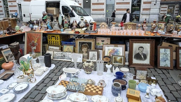 Antiquitäten und Trödel auf dem Antiquitätenmarkt