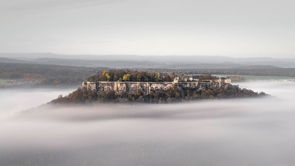 Festung Königstein im Nebel