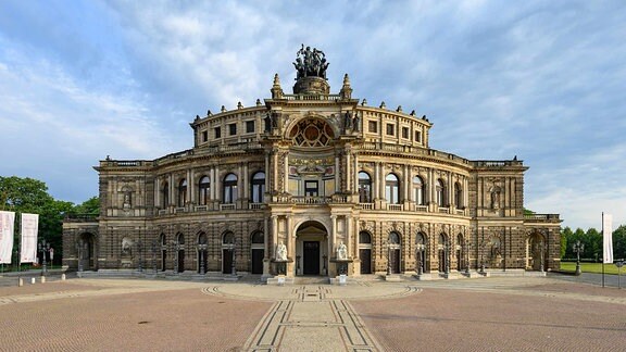 Semperoper auf dem Theaterplatz in Dresden