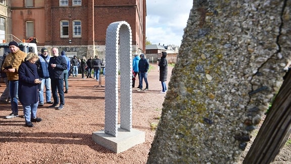 Einweihung des Kunstwerkes Bogen von Leunora Salihu für den Purple Path in Stollberg. 