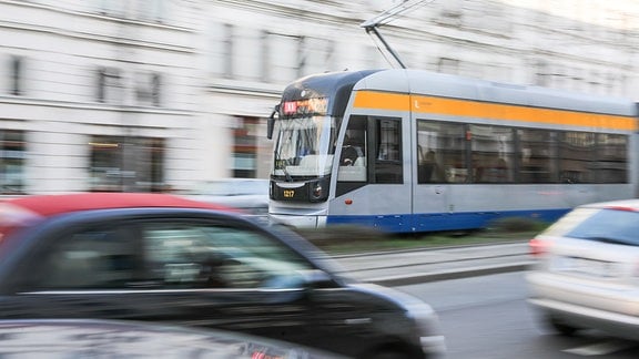 Eine Straßenbahn der Leipziger Verkehrsbetriebe