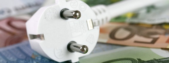 دوشاخه برق اسکناس