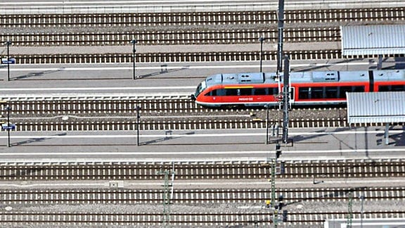 Gleise und ein Zug