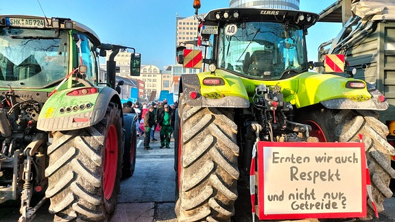 Landwirte protestieren mit ihren Traktoren in Jena