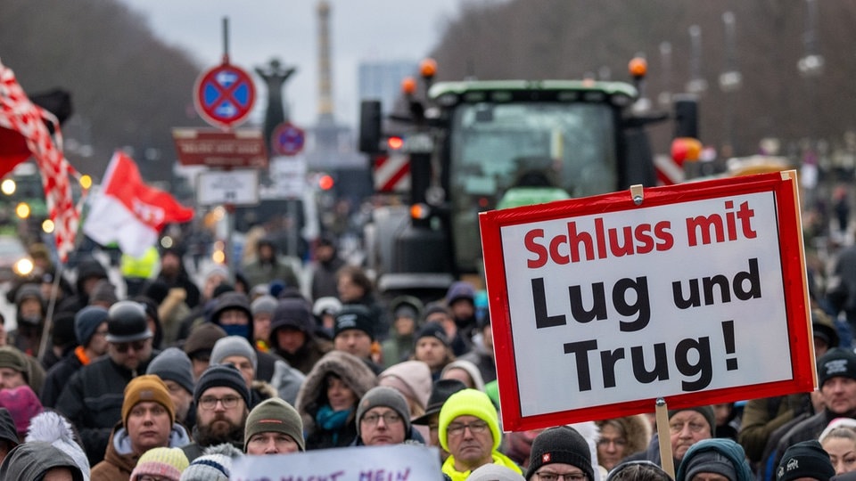 Mehr Als 1.000 Thüringer Bauern Protestieren In Berlin - Weitere ...