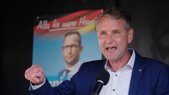 Björn Höcke (AfD), Fraktionsvorsitzender der AfD-Thüringen, spricht während einer Wahlkampfveranstaltung.