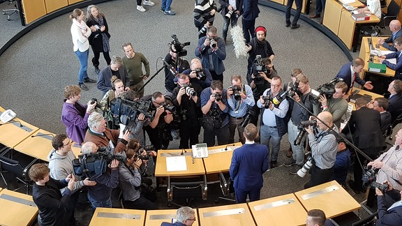AfD-Fraktionschef Björn Höcke mit Presse im Thüringer Landtag