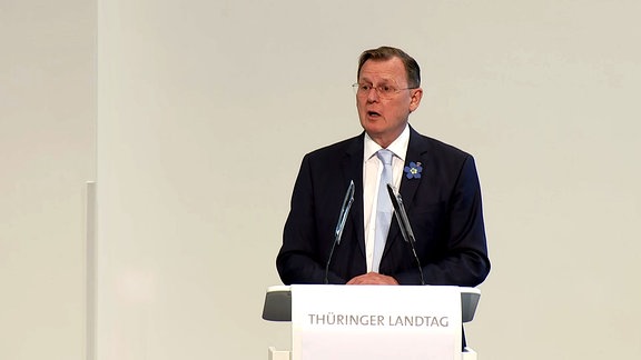 Thüringens Ministerpräsident Bodo Ramelow gibt im Thüringer Landtag eine Regierungserklärung zur Coronavirus-Pandemie ab