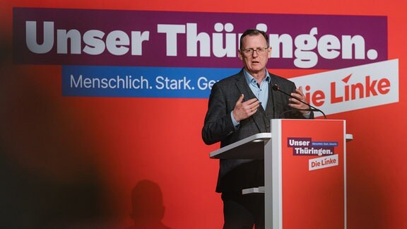  Bodo Ramelow (Linke), Thüringer Ministerpräsident, spricht beim Landesparteitag der Linken Thüringen in der Festhalle. Auf dem zweitägigen Landesparteitag will die Partei ein Regierungsprogramm 2024-2029 beraten und beschließen.
