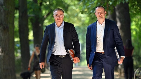 Christian Herrgott (r), Generalsekretär der CDU-Thüringen, Mario Voigt (l), Vorsitzender der CDU in Thüringen