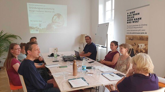 Mehrere Privatpersonen und lokale Unternehmen haben die Bürgermolkerei Weimar eG i. Gr. gegründet.