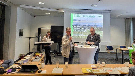 Thüringer Umweltminister Bernhard Stengele spricht auf der Landesversammlung des BUND Thüringen