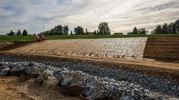 Ein neuer Deich wird gebaut