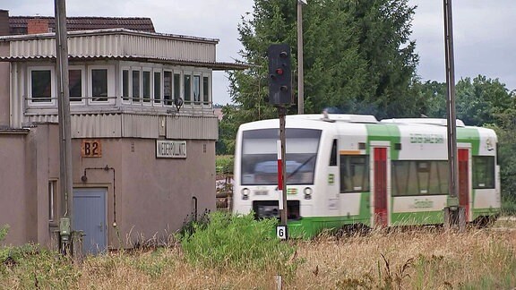 Deutschlandticket Zug am Bahnhof Niederpöllnitz