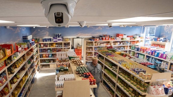 Aufnahme einer Überwachungskamera in einem Supermarkt.