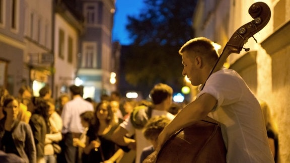 Das Max Keitel Jazztrio spielt am Abend des 21.06.2013 während der Fete de la Musique in der Innenstadt von Weimar.
