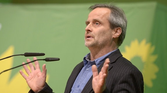 Frank Augsten, gestikuliert am 29.11.2013 während seiner Rede auf der Thüringer Landesdelegiertenkonferenz der Partei in Erfurt (Thüringen).