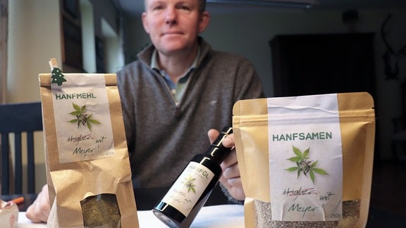 Markus Meyer aus dem Kreis Nordhausen vermarktet seinen Nutzhanf zu Lebensmitteln.