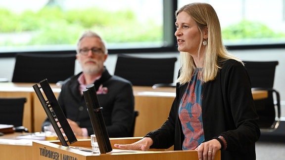 Madeleine Henfling spricht im Thüringer Landtag.