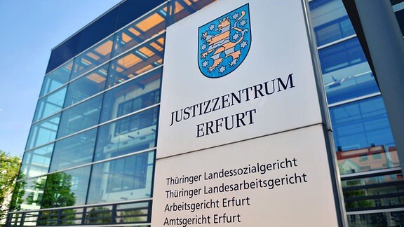 Das Justizzentrum Erfurt mit dem Thüringer Landesarbeitsgericht, dem Thüringer Landessozialgericht, dem Erfurter Arbeitsgericht und dem Amtsgericht Erfurt, 2015
