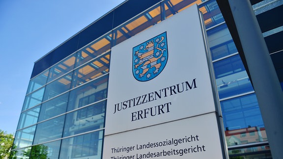 Das Justizzentrum Erfurt mit dem Thüringer Landesarbeitsgericht, dem Thüringer Landessozialgericht, dem Erfurter Arbeitsgericht und dem Amtsgericht Erfurt, 2015